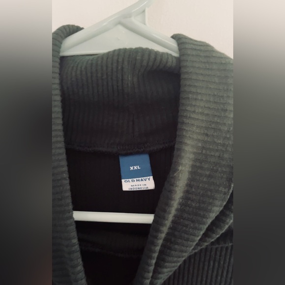 Green turtleneck - Picture 4 of 4